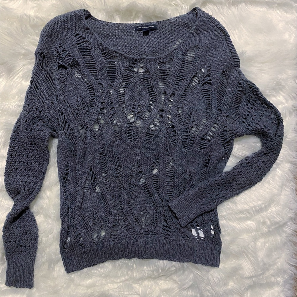 American Eagle Distressed Sweater Size Medium